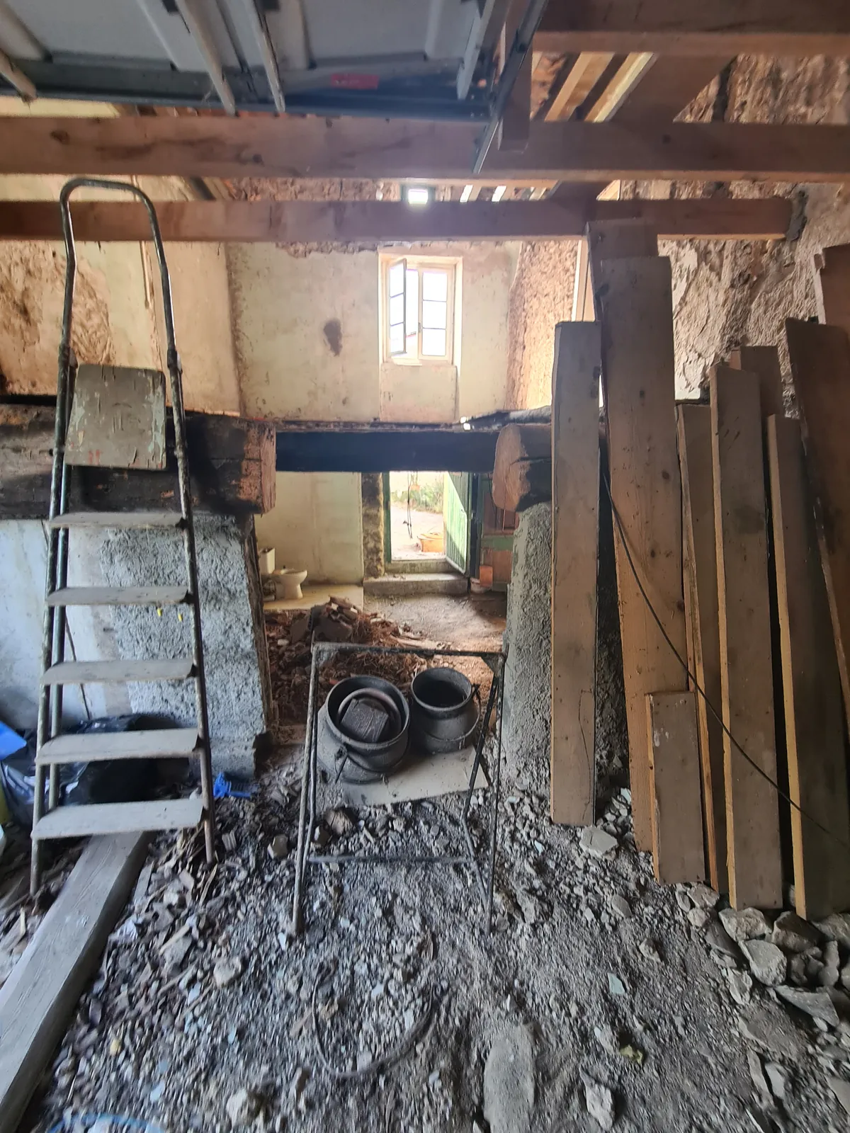 Transformation · Les niveaux dégagés et la structure existante.