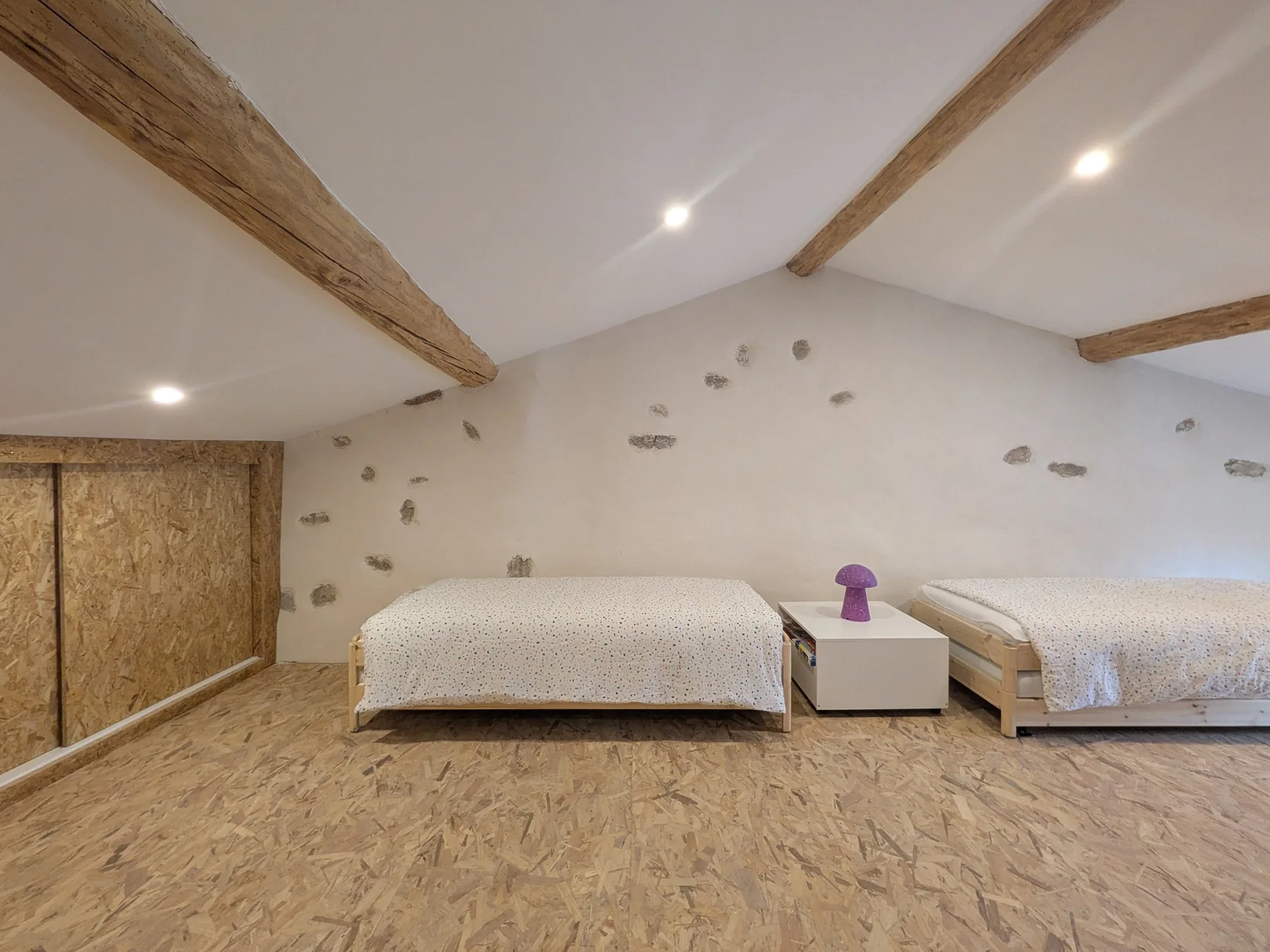 Après · La chambre sous les poutres.