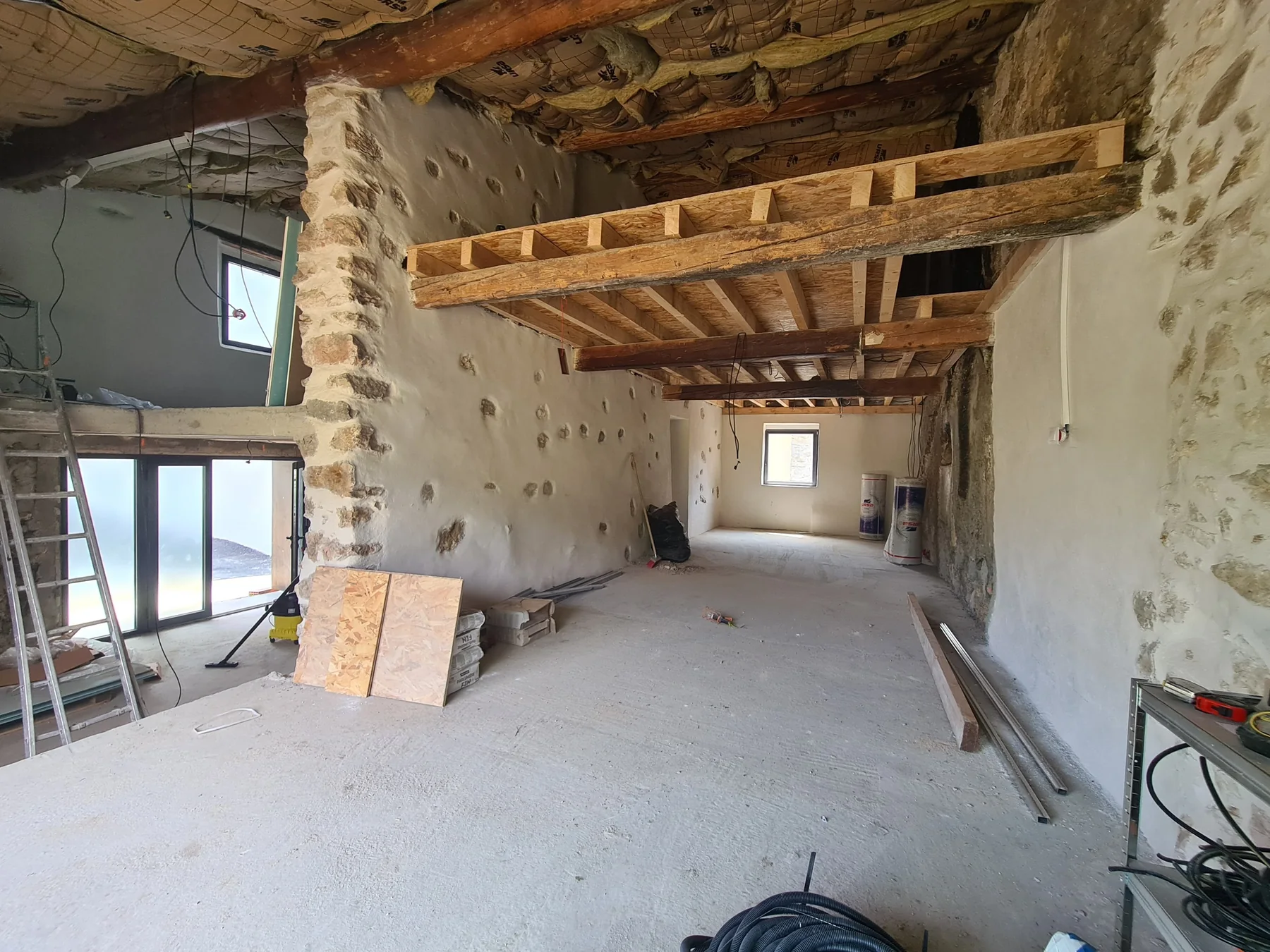 Transformation · La structure mise à nu révèle la profondeur du bâtiment.