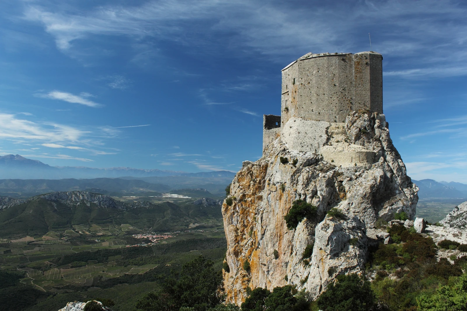 Quéribus castle overlooking the plain